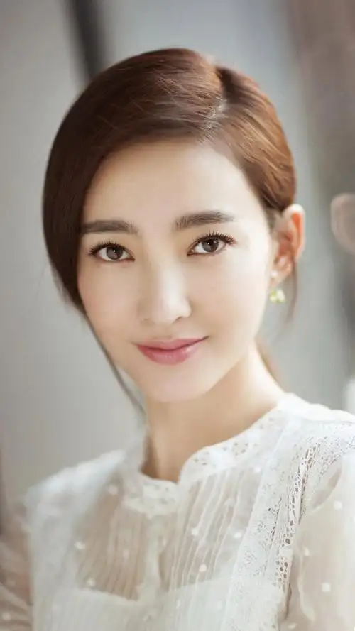 王丽坤(claudia),1985年3月22号出生于内蒙古