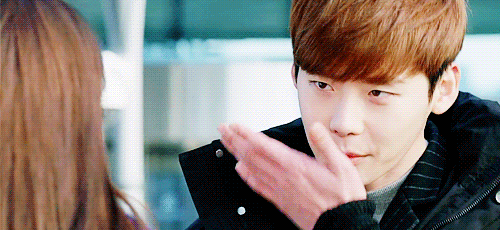 朴信惠李钟硕摸额头匹诺曹gif动图_动态图_表情包下载_soogif