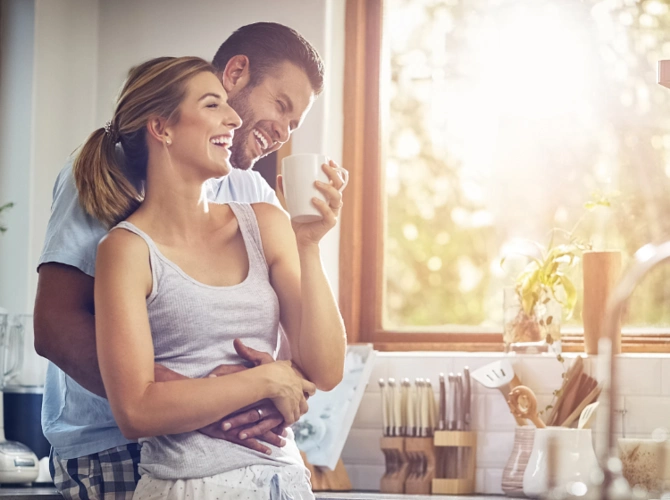 和有男朋友的女同事之间有些暧昧接下来该怎么办