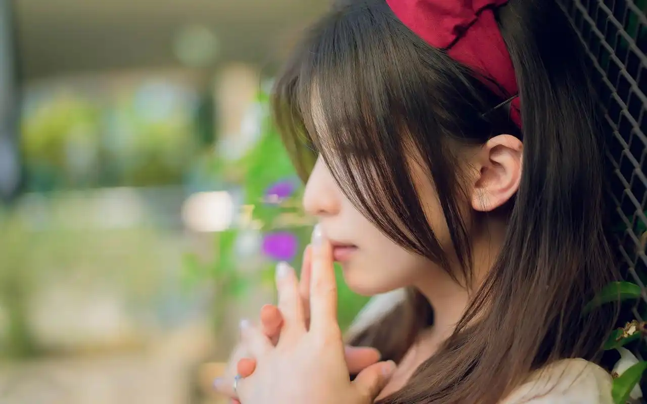 甜美可爱美女高清桌面壁纸