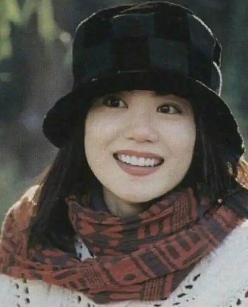 看了王菲19岁的照片,就知道谢霆锋为什么忘不了,简直就是传奇