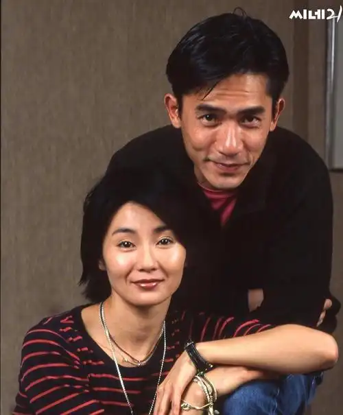 刘嘉玲晒照贺梁朝伟61岁生日两鬓斑白潇洒依然