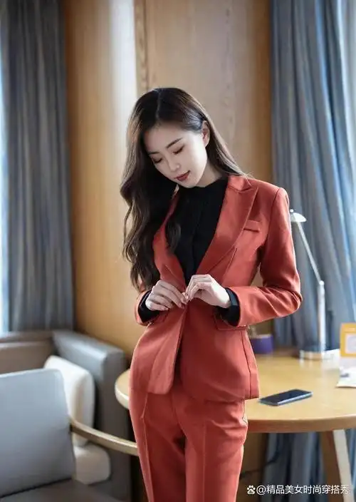 西装是现代职场人士们衣橱中必备的穿搭了,但这样固