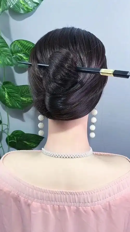穿旗袍怎么盘发,一根筷子就搞定!#编发