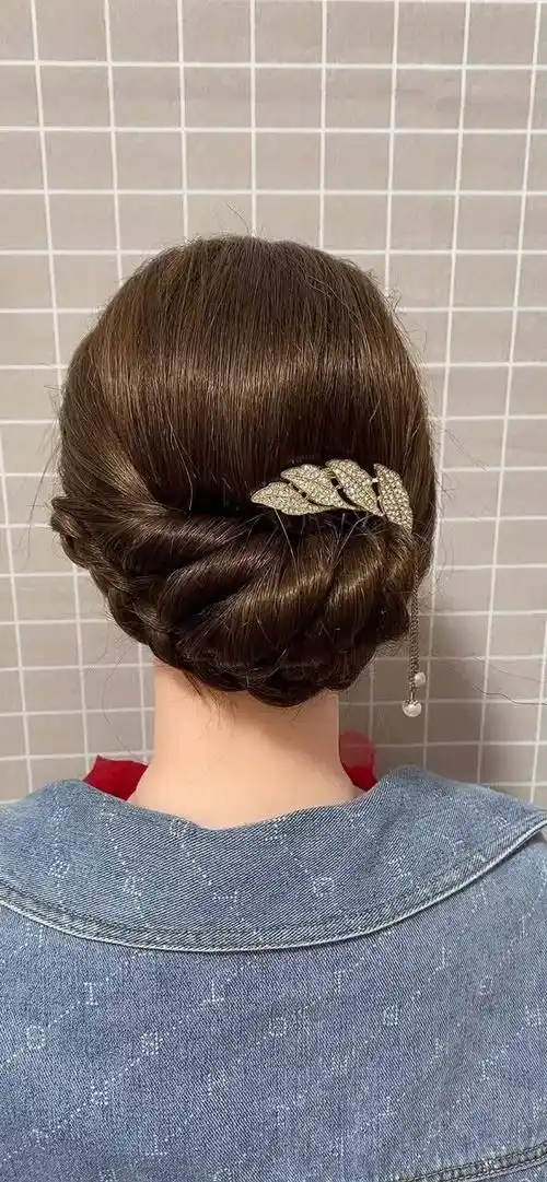 三十岁以上的女士必学的一款气质盘发