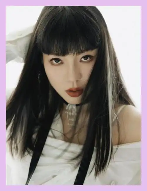 事实证明,一线歌手中"销声匿迹"的吴莫愁,早已走上一条不归路