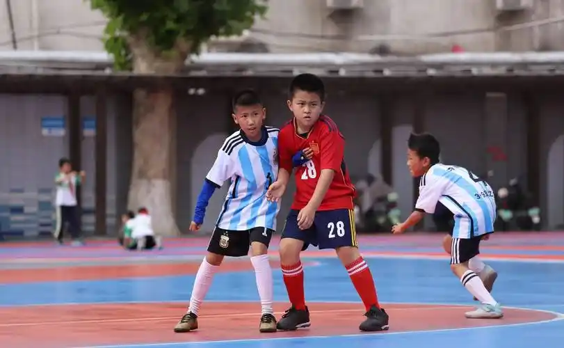 "10"分热爱 "足"够精彩 神兴小学三年级10班获班级足球联赛冠军_比赛_