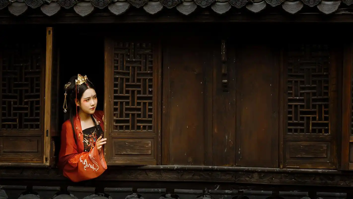 红衣古装美女唯美高清桌面壁纸