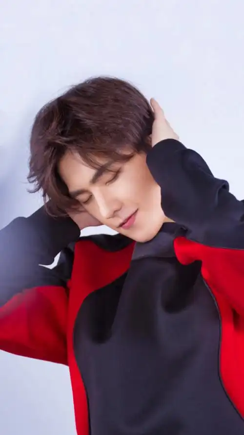 p>杨洋,1991年9月9日出生于上海,籍贯安徽合肥,毕业于中国人民解放军