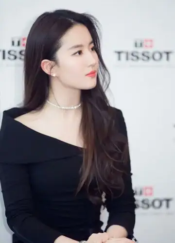 神仙姐姐刘亦菲现代装造型性感迷人zt