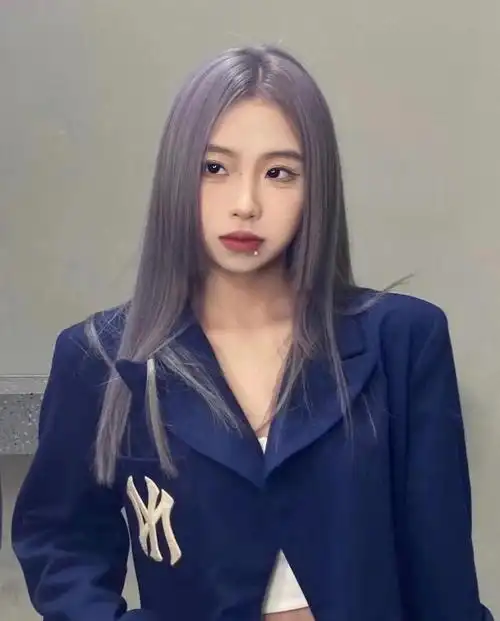 我被梦幻到了炒鸡好看的紫雾灰发色