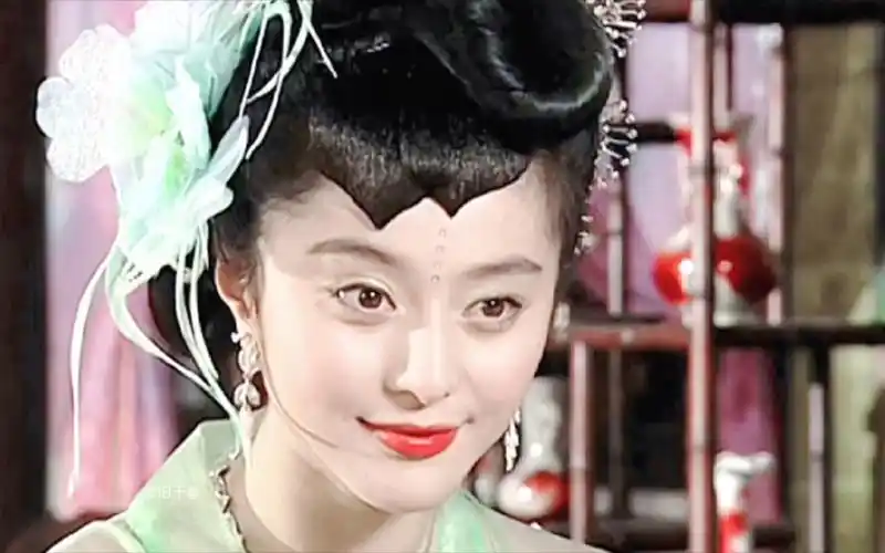 哪怕是奇怪的发型也压不住她的颜值!——范冰冰|婀娜公主