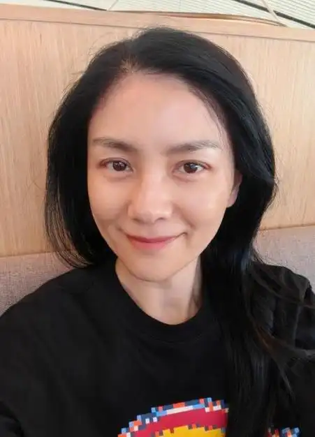 胡可一家外出吃饭被拍,被嘲肚子大素颜差,网友:管好你自己