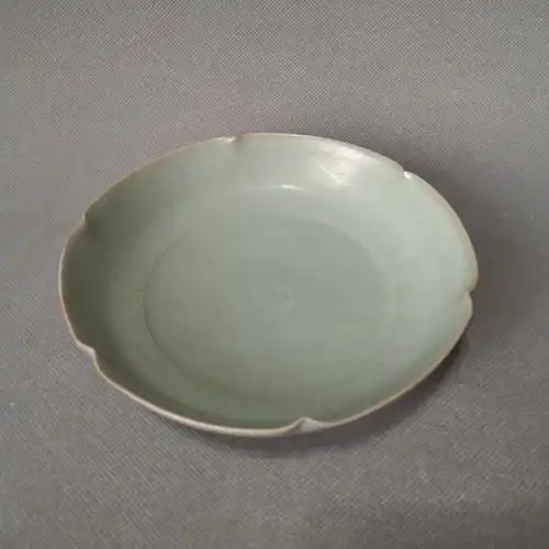 大宋遗珍:汝官窑天青釉红彩描金三牺尊 写美篇  本人收藏这件官汝窑红