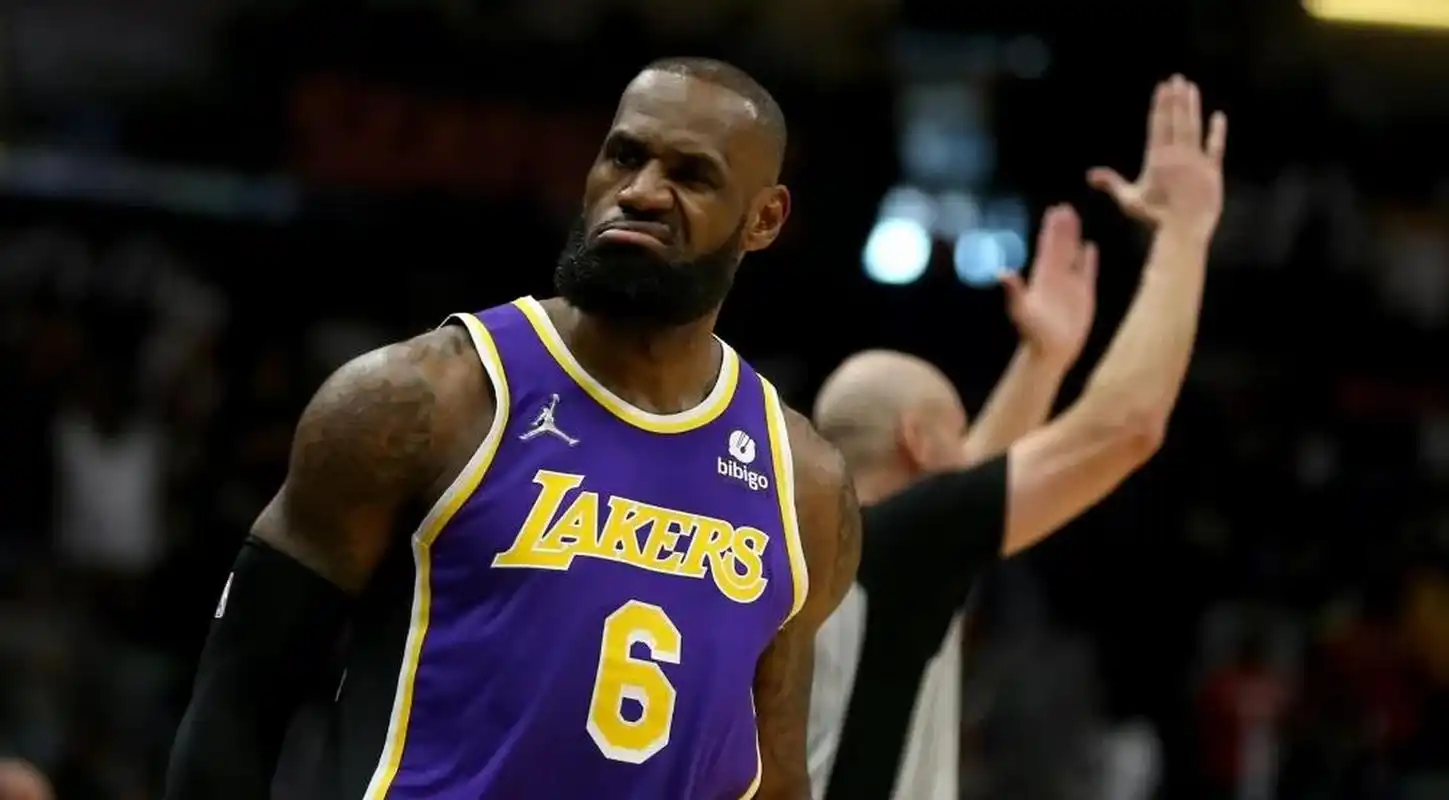 gif创作人# 保罗季后赛超越帕克以1144次的助攻排在历史第 5 位.