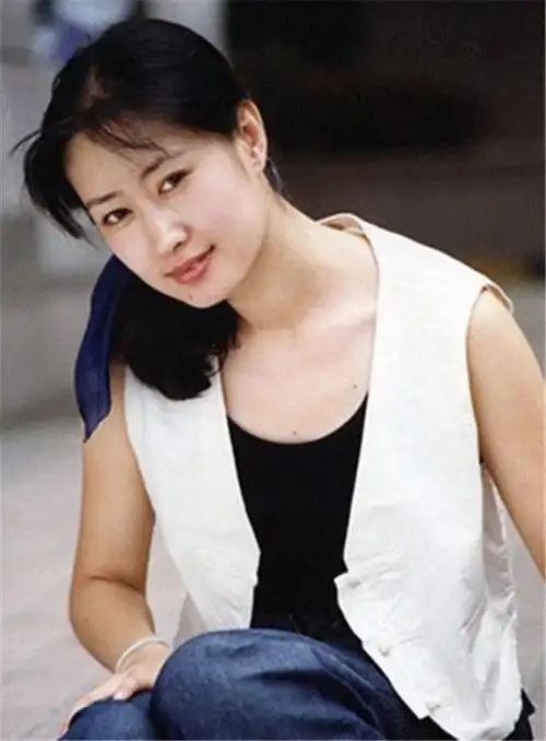 刘敏涛毕业于中央戏剧学院,1992年首次出演雷献禾执导的喜剧电影