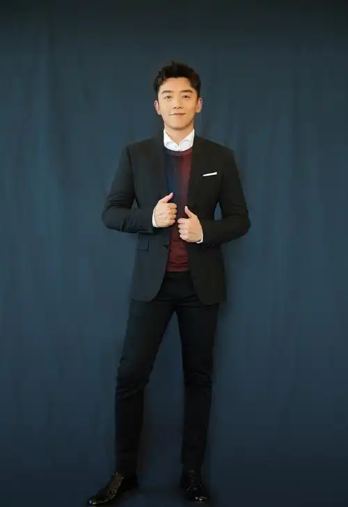 郑恺绅士帅气写真图片