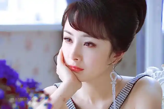 杨幂:《新京城四少》又纯又飒的在逃公主