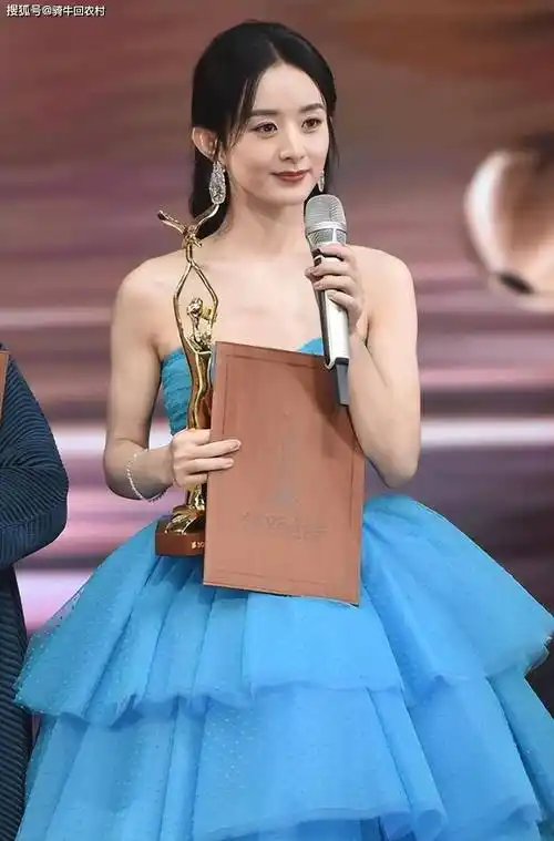 也难怪,一向毒舌的宁静对她赞不绝口:"她每天都很刻苦,在做她自己的