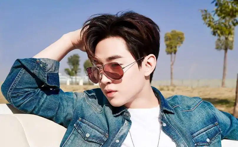 我想要刘宪华的高清电脑壁纸姐妹们能办到吗! - 知乎