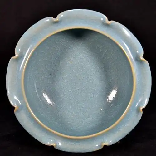 汝窑冰裂纹釉葵口洗