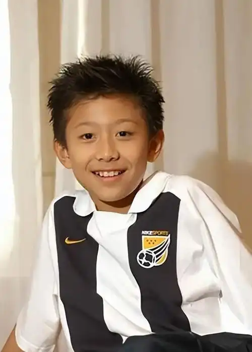 张一山近照曝光 眼睛没光消瘦没精神再也不阳光了