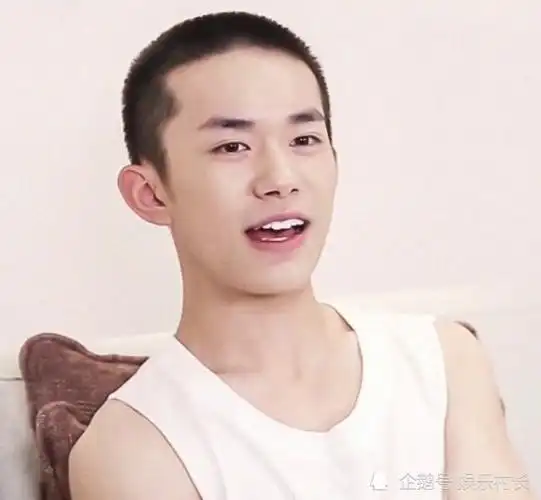 tfboys集齐圆寸造型,王俊凯寸头意外撞脸王源,易烊千玺短发最清爽
