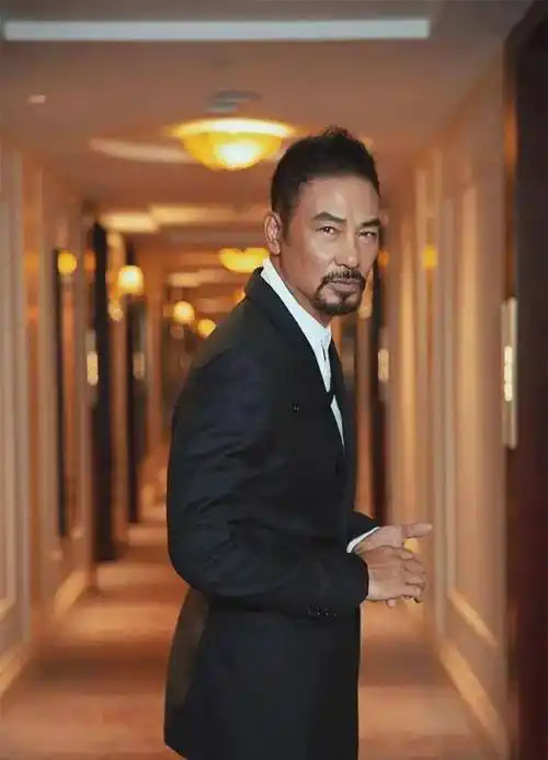 任达华18岁独女:身高1米8,爸爸大她49岁,继承30套房产_社会_任晴佳