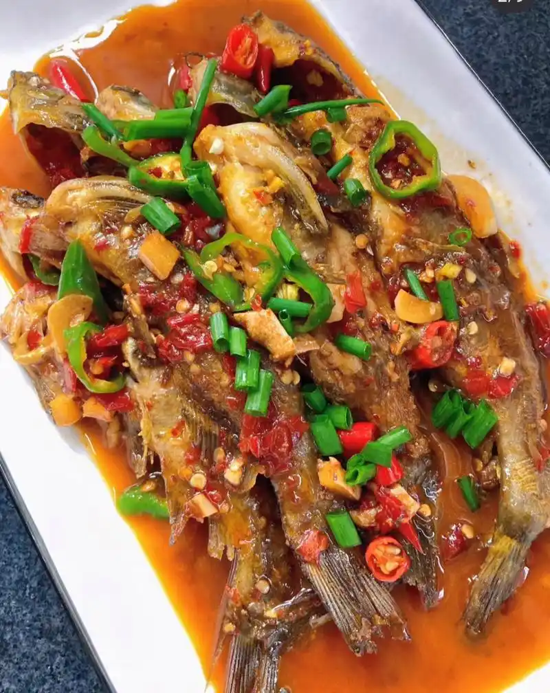 黄骨鱼刺少肉嫩,营养丰富,拿来红烧更好吃.