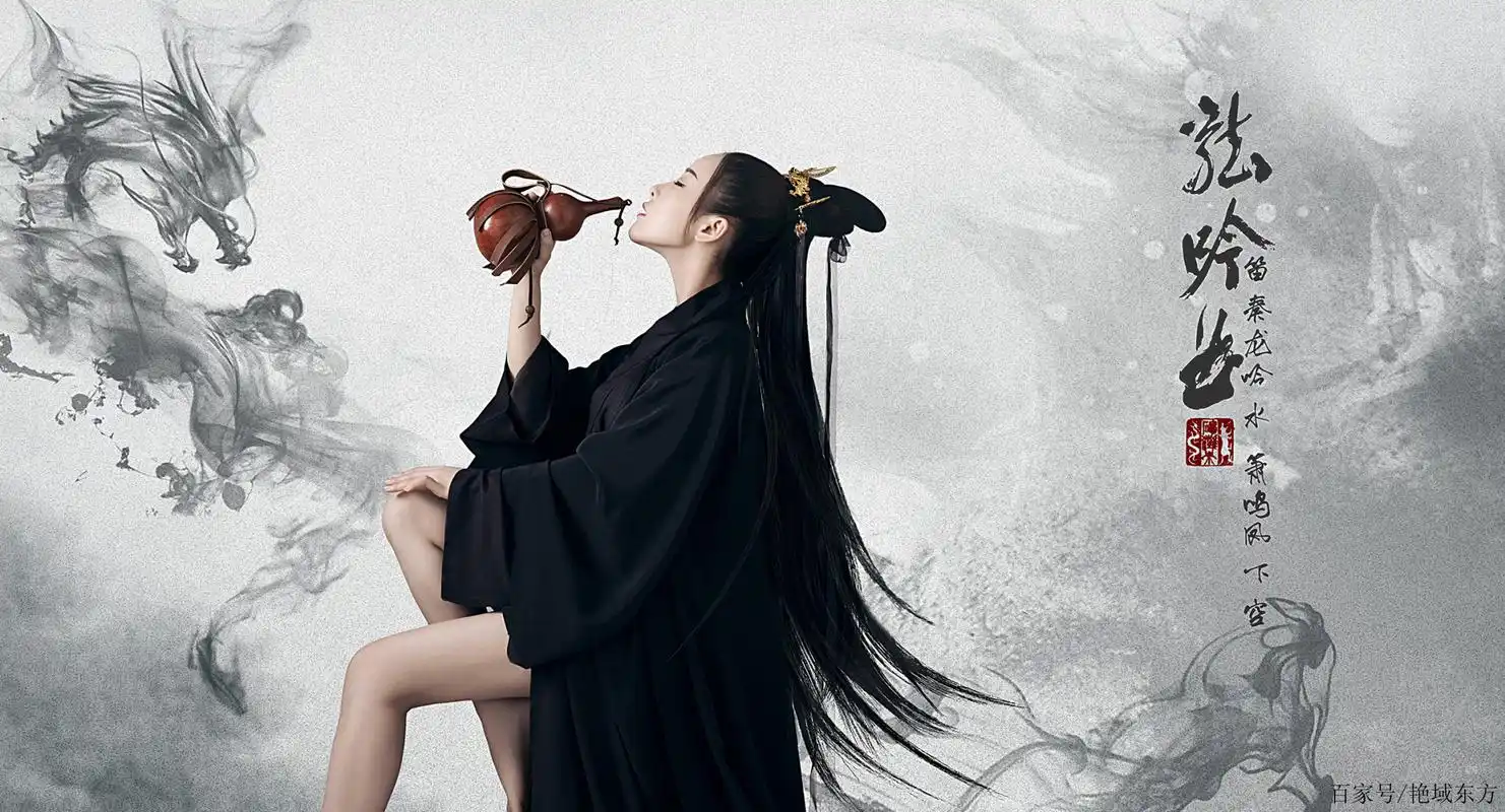 抚琴畅饮,自在潇洒,古风版霸气御姐