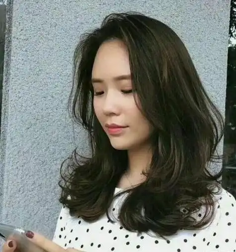 头发多的女生适合什么发型?