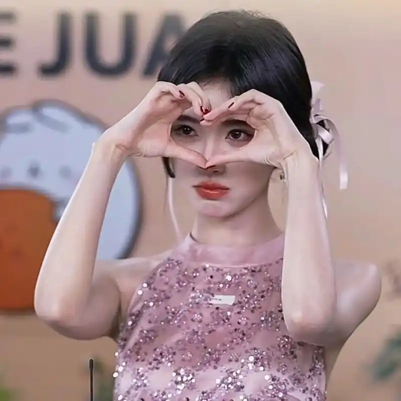 #鞠婧祎#赵露思#角色装扮 当我能在台下大声喊出你们名字的那 - 抖音