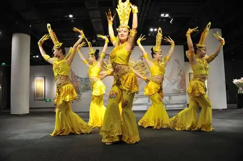 雪雁美篇:北京1 1艺术中心画展开幕式千手观音舞蹈表演