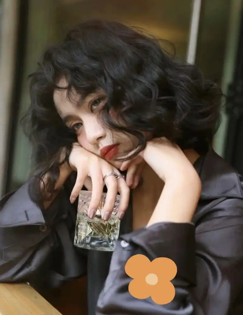 氛围感短发复古港风发型,真不挑脸型 7373正处于短发中发尴尬期的