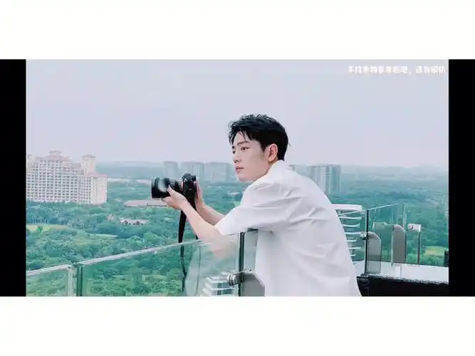 夏日的肖战宛若清风