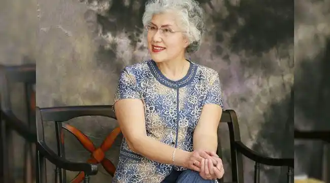 60岁阿姨过年准备烫染什么发型年轻洋气四种超减龄发型了解下