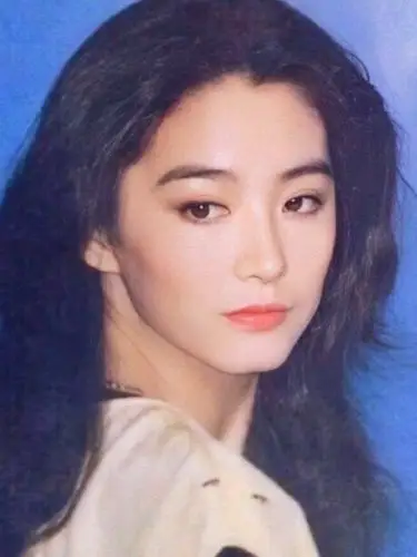 林青霞年轻时五官颜值分析,每次看老一辈港星照片,都会感慨她们的美丽