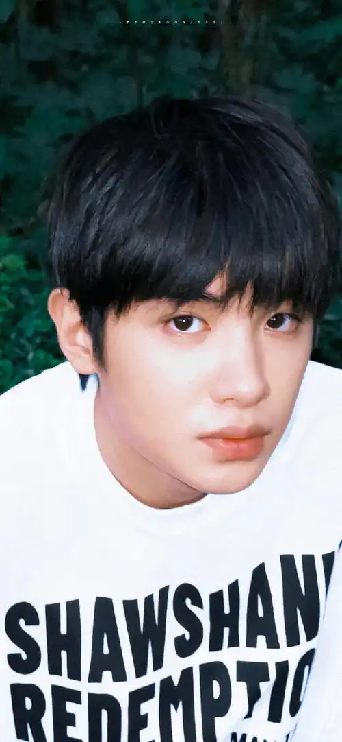 黄明昊超话|#黄明昊#几月几日天气阴|黄明昊@jjjustin0219全屏壁纸x9