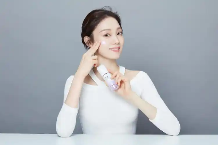 兰芝代言人李圣经亲选雪纱隔离 轻松告别黄皮girl烦恼