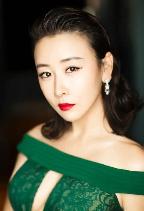 毛俊杰图片 毛俊杰深v蕾丝诱惑性感写真[9/9]_明星_美桌网