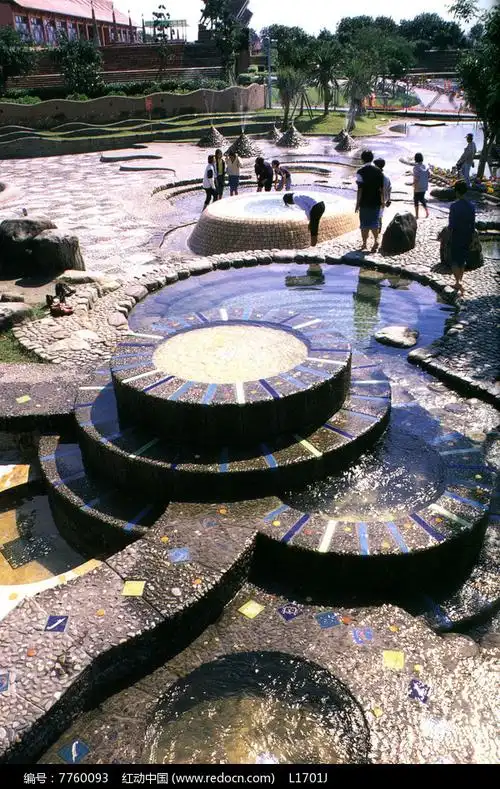 广场多层次圆形水景