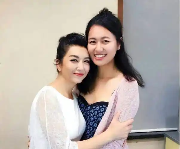 大众女神江珊:四度恋上硬汉,高曙光,靳东是前任,53岁重获爱情