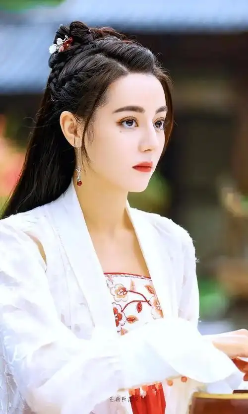 美女壁纸-《安乐传》迪丽热巴饰演的任安乐