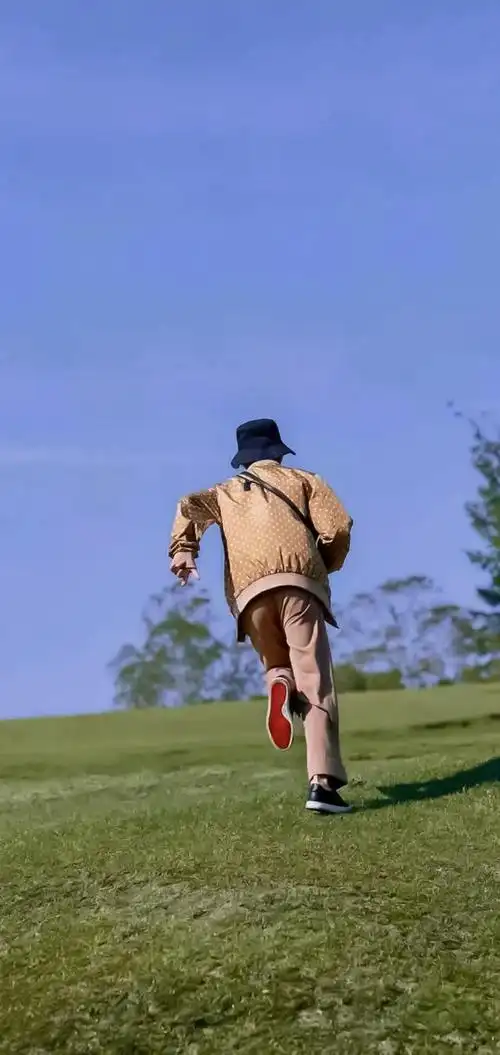 200627王俊凯背影成长系列往前走不回头