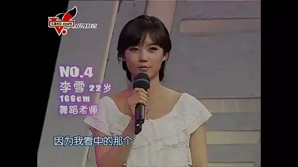 我刚搜了下李一桐发现 人真的不能胖啊,胖了就会显得很老很慈祥的样子