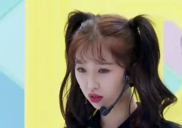 虞书欣拧不开瓶盖?