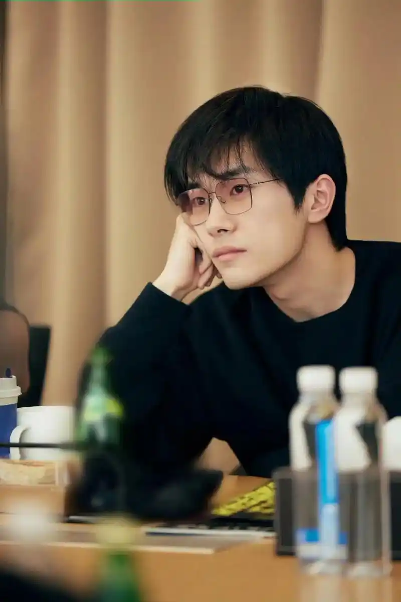 天好冷 冷得像易烊千玺不能跟我谈恋爱一样冷 - 抖音