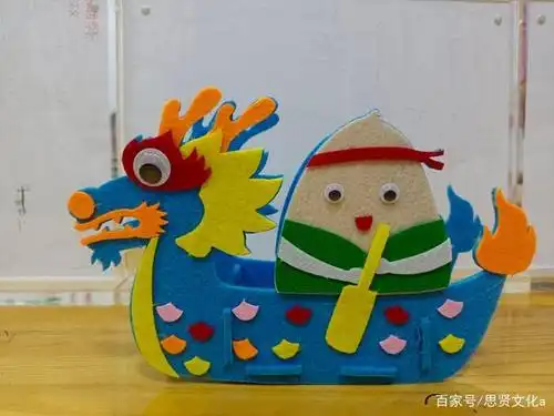 教师教育学院开展"制作百样龙舟,共庆端午佳节"手工龙舟活动