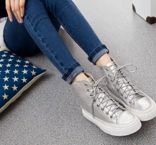 牛仔裤怎样搭配高帮鞋才好看