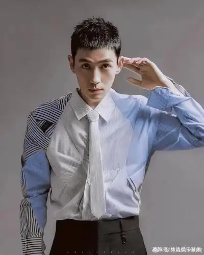 "狗啃刘海"太考验颜值,朱一龙也不行,为何吴磊却可以